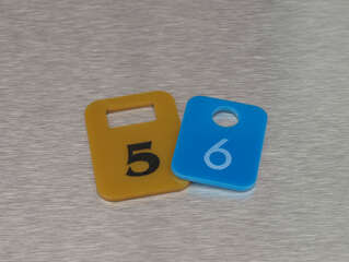 Гардеробный номерок пластиковый 5,6