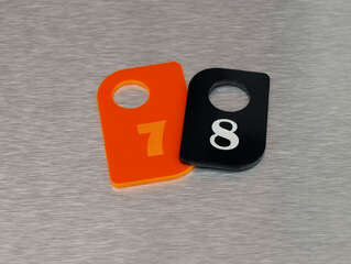 Гардеробный номерок пластиковый "7,8"